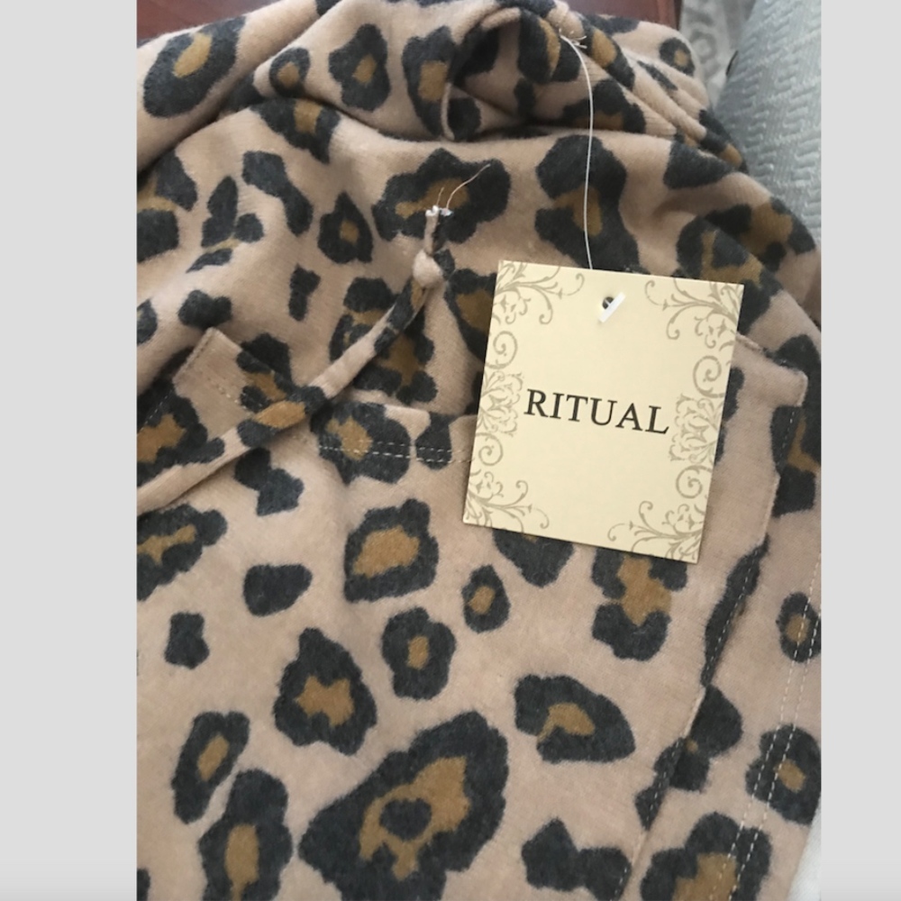 Crop Leopard Top - Picture 2 of 8
